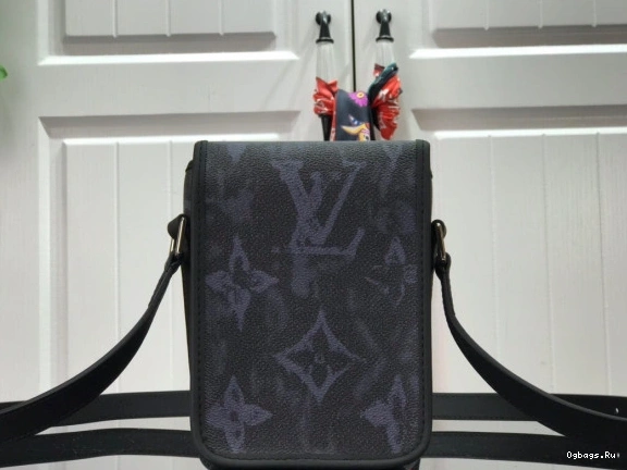 AMAZON LOUIS NANO MESSENGER VUITTON 0422